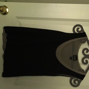 Sleeveless Scoop neck top.